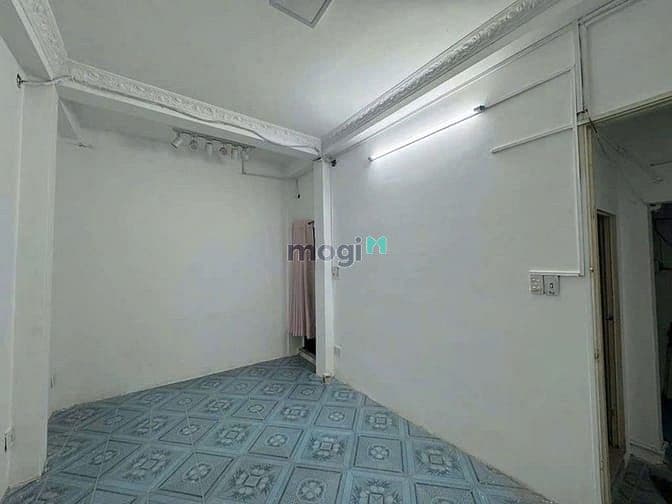 Cho Thuê Nhà Mặt Tiền Phú Nhuận - Huỳnh Văn Bánh - 4PN - 21 Triệu