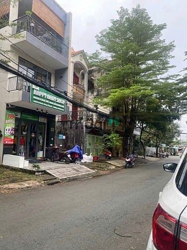 Đất mặt tiền đường Võ Thị Nhờ Quận 7. 5*24= 120 m2= 16,5 tỷ.