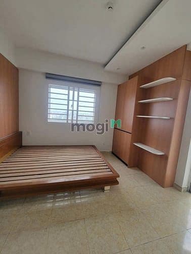Căn 3 phòng ngủ sẵn nội thất C/c Hoa Sen- Lạc Long Quân giá 15tr/thán