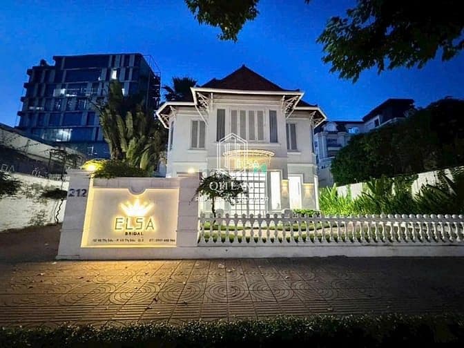 Biệt thự Pháp 212 Võ Thị Sáu, Quận 3. Dt: 22x25m, Kc: trệt 1 lầu