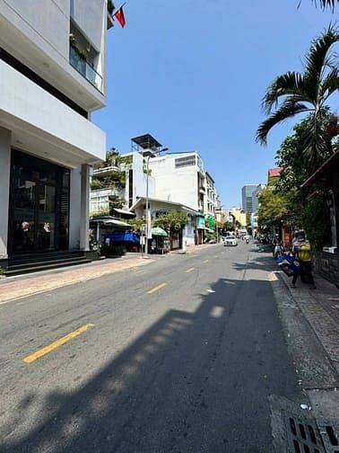 Giảm 5 tỷ bán tòa nhà góc 2MT Vườn Chuối Q3, DT 13 x 15m, KC hầm 6T