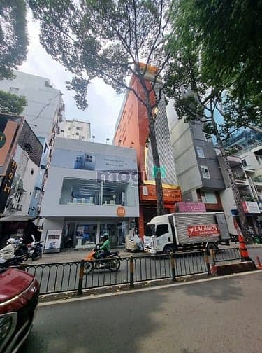 MT Tôn Thất Tùng, Bến Thành, Q1. Dt: 7x10m, Kc: trệt 1 lầu. Gía 85 tri
