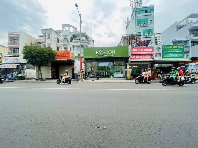 Cho thuê nhà mặt tiền số 552-554 đường Hậu Giang, P 12, Quận 6, HCM