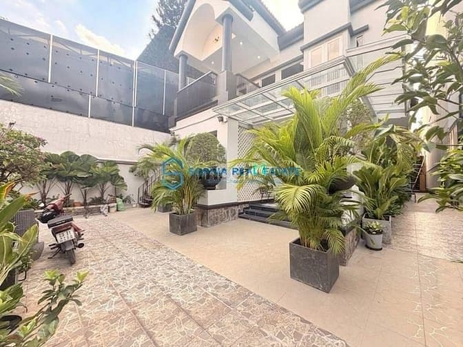 Biệt thự sân vườn 320m² – 5pn master |hồ bơi riêng|$4.300/tháng