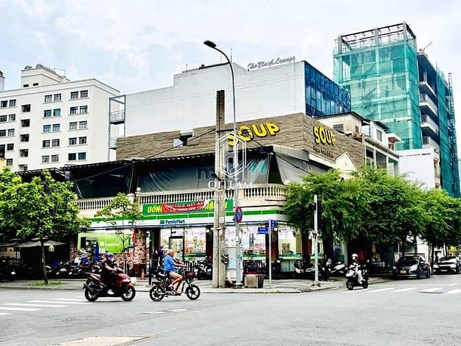 Nhà hàng - cafe Góc 2mt số 210 Cô Bắc, Q1. Dt: 20x30m, Kc: trệt 1 lầu