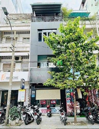 Spa MT 28 Trần Quang Khải. Q1, Dt: 4,2x20m, Kc: trệt 3 lầu, Gía: 65tr