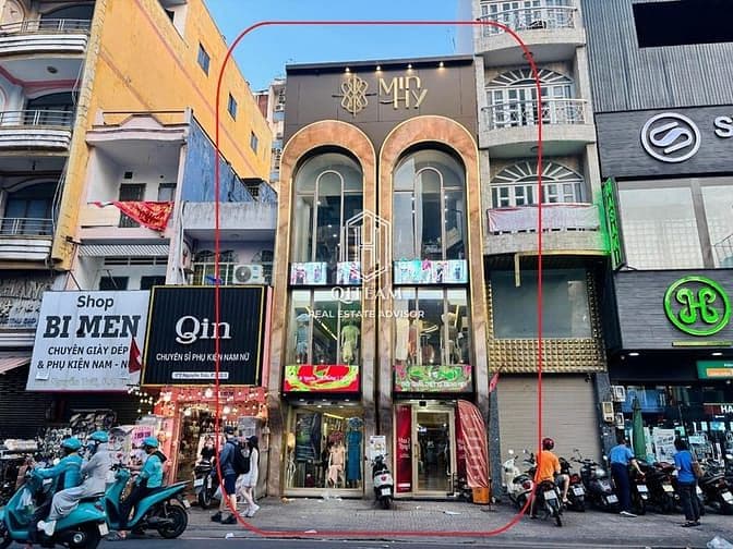 Shop thời trang MT 179 Nguyễn Trãi, Q5. Dt: 6x22m, Kc: trệt 3 lầu