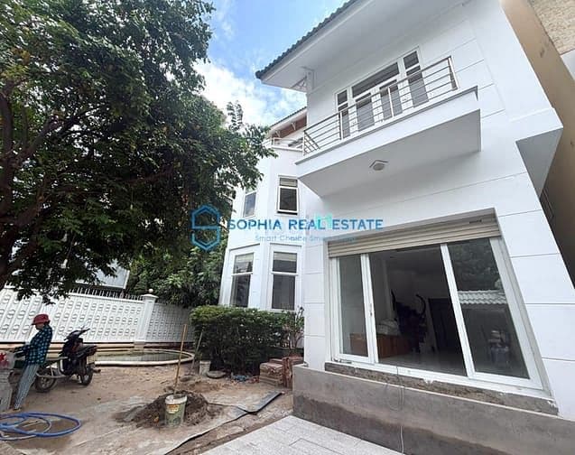Villa san vườn NGUYỄN VĂN HƯỞNG – 379M² | Hồ bơi | $3.500/THÁNG