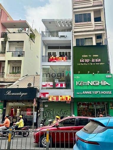 Nguyên căn MT Hai Bà Trưng, Q3. Dt: 4x20m, Kc: trệt 3 lầu. Gía: 55tr