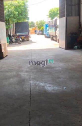Cho thuê kho 800m2 đường container, có sân bãi Ngã tư Ga Quận 12