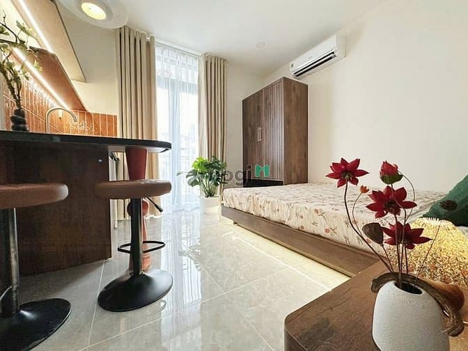 Ban công-Nguyễn Xí-Phan Đăng Lưu-Lê Quang Định-Phạm Văn Đồng-VLU-IUH