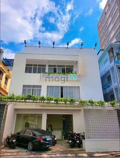 Spa - nha khoa MT 69 Trần Đình Xu, Q1. Dt: 12x22m, Kc: trệt 2 lầu