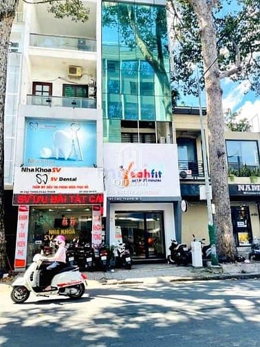 Nguyên căn mở spa số 101 Cao Thắng, Q3. Dt: 5x20m, Kc: trệt 4 lầu