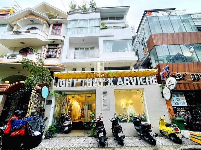 Showrroo spa MT 7 Hoa Mai, PN. Dt: 8x16m, Kc: trệt 3 lầu, Gía: 75tr