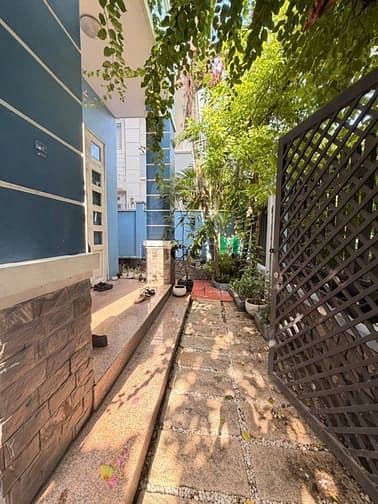 Biệt thự sân vườn mini (9x19m) có sân trước, sân sau thoáng 5 Phòng