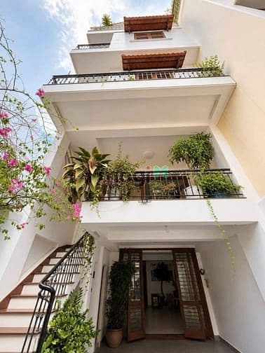 NHÀ ĐẸP NHỜ KIẾN TRÚC - Nhà đẹp vài năm có thể quen mắt, nhưng sự th
