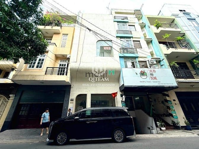 Nguyên căn 28 Trần Thiện Chánh, Q10. Dt: 5x18m, Kc: trệt 3 lầu