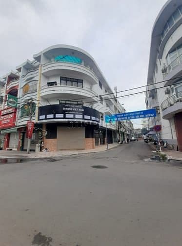 Căn góc mở spa Trần Nhật Duật, Q1. Dt: 5x20m, Kc: trệt 3 lầu, Gía: 70t