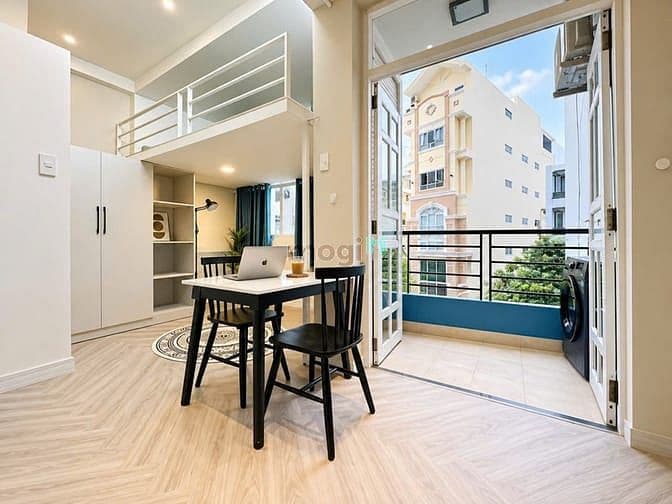 Duplex ban công gần Nguyễn Thị Minh Khai Quận1_Đối diện UEF_HIU_Hutech