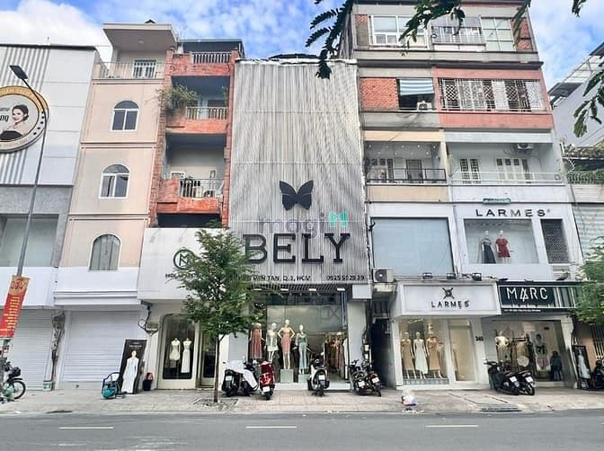 Shop thời trang 343 Võ Văn Tần, Q3. Dt: 5,5x18m, Kc: trệt 3 lầu