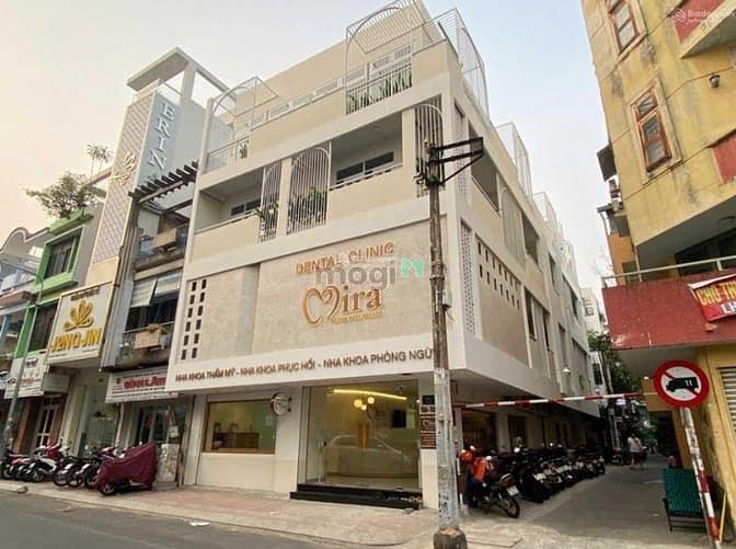 Căn góc 2MT Hai Bà Trưng, Q3. Dt: 8x20m, Kc: trệt 2 lầu. Gía: 120tr