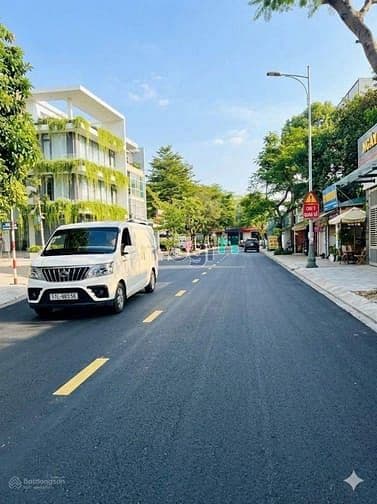 Bán nhà MTNB Quốc Hương P, Thảo Điền Quận 2, dt:7.8x25m giá 42 tỷ