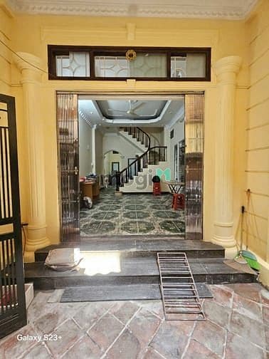 Cho thuê nhà nguyên căn ở Đê La Thành. - Nhà 4.5 tầng .