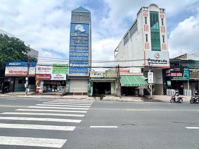 BÁN nhà mặt tiền Phạm Văn Thuận hơn 200m2 ngay ngã 3, vị trí đắc địa