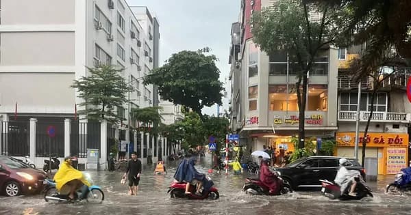 Hà Nội báo cáo tình hình thoát nước sau mưa, dự án chống ngập vẫn ngập cục bộ