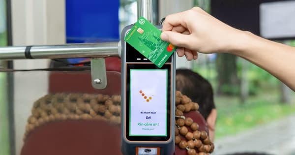 Sacombank ra mắt thẻ thanh toán cho xe buýt tại TP.HCM