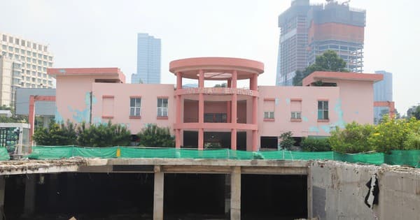 Tháo dỡ sân khấu Sen Hồng tại Công viên 23/9 để xây ga Bến Thành - Cần Giờ
