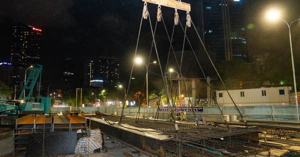 Metro số 5 Hà Nội hạ thành công lồng thép đầu tiên tại ga ngầm Vành đai 1