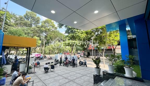 Cho thuê sàn VP 90m2 view kính sáng, nhiều cửa sổ thông tháng góc 2 MT khu sân bay Tân Sơn Nhất